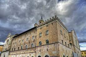 Sono sei gli itinerari di cui si compone questa guida e toccano tutte le province dell'umbria e delle marche. In Camper Tra Umbria E Marche Mete Weekend