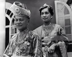 Persekutuan tanah melayu yang baru sahaja mencapai kemerdekaan pada 31 ogos 1957 membuka suatu dimensi baru apabila. Azren Putra No Twitter Bebenang Ringkas Tentang Yang Pertama Di Malaysia 1 Yang Di Pertuan Agong Raja Permaisuri Agong Pertama Almarhum Tuanku Abdul Rahman Tuanku Muhammad Almarhumah Tunku Kursiah