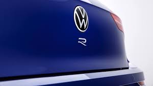 The touareg r50 is the third volkswagen after the golf and passat to be given the 'r' treatment by volkswagen individual gmbh. Volkswagen Golf R Debuts Nov 4 Roadshow