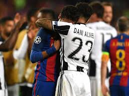 Er erhielt einen zweijahresvertrag bis zum 30. Nach Juventus Weiterkommen Dani Alves Trostet Neymar Goal Com
