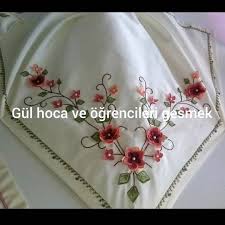 Eski Sergilerimden Bir Bohca Gelsin Size Igneoyasilale Igneoyasisevenler Igneoyasi Elemegi Goznuru Nostalji Ci Kurdele Isi Tig Desenleri Kumas Cicek