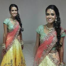4 easy hairstyles for wedding hairstyle with maang tikka for medium or long hair duration. Side Braid Hairstyle And Maang Tikka Indian Bridal Hairstyles Indian Wedding Hairstyles Wedding Hairstyles
