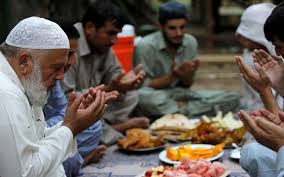 Sebagaimana yang dijelaskan dalam hadist muslim, pahala bagi umat islam yang menjalankan puasa syawal mendapatkan pahala seperti puasa 1 tahun. Bacaan Niat Puasa Dzulhijjah Digabung Dengan Niat Puasa Senin Kamis