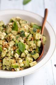 Salade De Concombre A La Menthe Recette En 2020 Salade Courgette Salade Concombre Recette Salade
