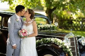 In professionellen brautmodengeschäften finden sie alle accessoires und natürlich auch die hochzeitskleider. Hochzeitsfotograf Schwabach Daniel Waadt