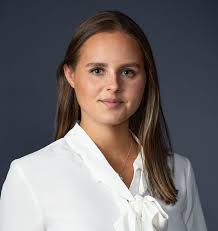 Anna Comer's Instagram, Twitter & Facebook