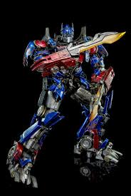 Closer Look At 3a Dark Of The Moon Optimus Prime Transformer World 2005 Tfw2005 Com Optimus Prime Art Optimus Prime Transformers Optimus Prime
