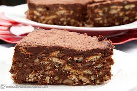 Mixam crema de branza cu frisca si adaugam ciocolata topita rece.adaugam crema peste biscuiti. Tort De Biscuiti Cu Ciocolata Diva In Bucatarie