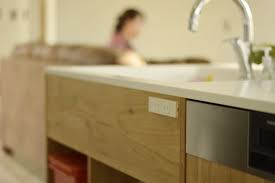 コーリアンとナラ節アリ材のアイランドタイプのオーダーキッチン カジュアル 注文家具屋 フリーハンドイマイ オーダーキッチン ペニンシュラキッチン キッチン