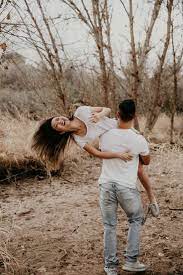 Top 10+ kiểu chụp hình “không nên bỏ qua” dành cho cặp đôi