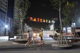 Kehidupan malam di pattaya jauh lebih glamour. Menikmati Pattaya Di Malam Hari Halaman All Kompas Com