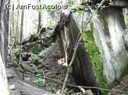 Sfintele sale moaste au ramas in pestera de la sihla mai mult de 100 de ani, si in jurul lor a luat fiinta schitul sihla. MÄnÄstirea Sihla Èi PeÈtera Sfintei Teodora Din MunÈii NeamÈului Impresii Alte MÄnÄstiri Èi Biserici Din Moldova CÄlÄtorii Prin Moldova Amfostacolo