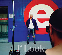 Lo cual hace referencia a la juventud que abre la puerta y camina. Behind The Scenes Bigbang S Taeyang For 1st Look The Fashionisto