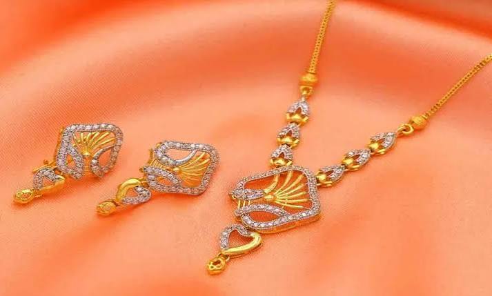 سونے کے بھاؤ آج کیا رہے، قیمت میں ہوا کتنا اضافہ؟