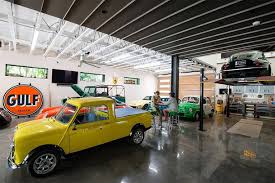 Dengan konsep rumah yang minimalis dan modenr, kalian bisa menambahkan carport atau kanopi terbuka untuk parkir motor dan mobil garasi motor depan rumah 27. Untuk Penggemar Mobil Inilah 8 Desain Garasi Keren Untuk Anda