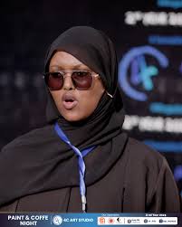 Muna Bashiir saciid Somali Woman Arts, Paint & Coffe Night ee Mogadishu  Arts Night., #MogadishuArtNight #SomaliArtist , #SomaliArtToTheWorld