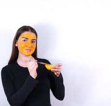 Untuk merawat wajah, kamu bisa menggunakan bahan alami ini sebagai masker. Tampil Makin Ayu Dengan 10 Resep Masker Kunyit Yang Bikin Kulit Semakin Halus 2020