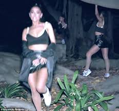 Ariana Grande Teams Up With Nicki Minaj For The Light Is Coming Video Daily Mail Online