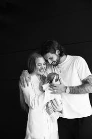 Szoboszlai và bạn đời chụp ảnh cùng em bé mới sinh! 🍼🫶❤️