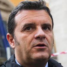 Immagino che ci sia stato anche qualche musicista che gli avrà detto «sei malato, resta a casa, non mi puoi dirigere». Ezio Bosso Biografia