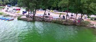 Pada masa ini, kemudahan yang disediakan untuk para pelawat ialah gerai penjaja. Tasik Biru Seri Kundang Explore Malaysia
