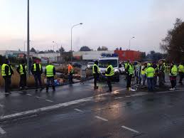 Environ 170 points occupés par des gilets jaunes ont été dégagés depuis samedi dans toute la france, dont 93 lors de la journée de mardi, a annoncé mercredi le secrétaire hier mardi, ndlr, c'était 4 000 personnes qui étaient présentes sur les points de blocage, . il y a une semaine on. Blocages Des Gilets Jaunes En Bretagne Le Point Sur Les Actions Menees Ce Mardi Bretagne Actu