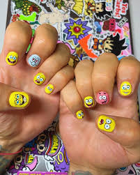 Uno de los trucos es usar un alfiler, con esto podrás hacer con detalle cualquier dibujo animado. Isabella Franchi On Instagram Spongebobnails On Fedez Unas Acrilicas De Disney Disenos De Unas Paisajes De Caballos
