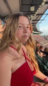 Carly Marques's Instagram, Twitter & Facebook