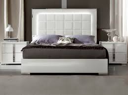 Des designs différents dans lesquels la qualité n'est pas étrangère. Meuble Laque Italien Imperia Salle A Coucher Casavogue