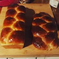 Ce Sera Celle De Gauche Ou Celle De Droite Recette A Refaire Car Je Pense Que Je Peux Obtenir Encore Plus Haut Encore Plus Filant Brioche Ca In 2020 Food Bread