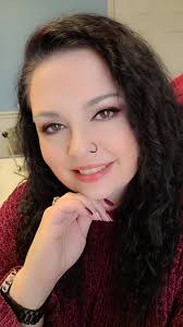 I was feeling cozy, fall vibes today! I created this look with my Too Faced  Cosmetics "Appley In Love" eyeshadow palette. I used the shades "Caramel  Apple", "Sparkling Cider" and "Candy Apple". I ❤️ ...