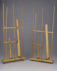 Alat musik angklung juga digolongkan sebagai alat musik instrumen dalam jenis idiofon atau biasa disebut alat musik yang sumber bunyinya berasal dari selain biola dan gitar, ternyata ada juga alat musik tradisional dari jawa barat yang memiliki kategori dawai. Pair Of Tuned Sliding Rattles Angklung Rattles Musical Instruments Museum Of Fine Arts