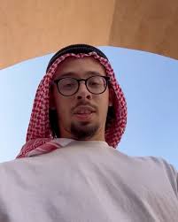 Al Manuel📿🪬, Modificando vestuario😅… @adrian_licea_mc , ., ., ., ., .,  ., ., ., . #qatar #qatar2022 #doha #cuban #arabian #photography  #photooftheday #instagram #picture