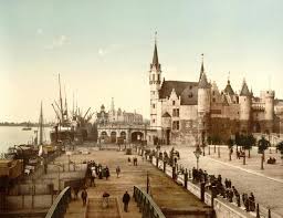 Het gebouw wordt vanaf 2018 verbouwd tot toeristisch onthaalcentrum voor de stad antwerpen. Bol Com Oud Stadsgezicht Antwerpen Belgie Het Steen En Haven Foto Print In Lijstje