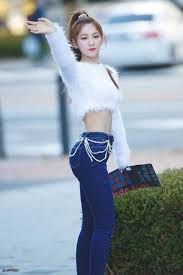 Fans Are Impressed With This Idol S Tiny Waist Tiny Waist Kpop Girls Women
