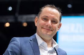 Explore tweets of tino chrupalla @tino_chrupalla on twitter. Afd Parteitag Tino Chrupalla Wird Gaulands Nachfolger Politik Stuttgarter Zeitung