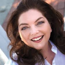 Liz Abbott's Instagram, Twitter & Facebook