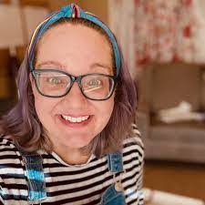 Lori Kane's Instagram, Twitter & Facebook