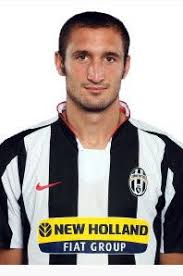 Giorgio chiellini, né le 14 août 1984 à pise, est un footballeur international italien évoluant au poste de défenseur central à la juventus turin. Giorgio Chiellini Juventus Stats Titles Won