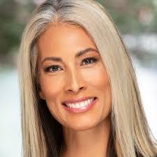 Nina Cash's Instagram, Twitter & Facebook