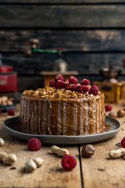 Kuchen mit sahne sollten im kühlschrank auftauen, um eine keimbildung zu verhindern. Im Tortenhimmel Schoko Erdnuss Torte Mit Himbeeren Mitliebezurtorte