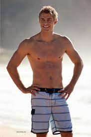 En Que Pais Viven Los Hombres Mas Guapos Del Mundo Hombres Guapos Luke Mitchell Que Guapo