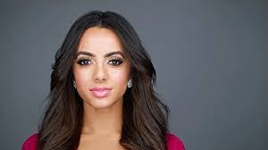 Shelly Dowd's Instagram, Twitter & Facebook