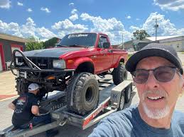 Can anyone tell me what this ? Reservoir tank for coolant ? 22 300SE