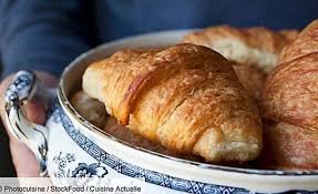 Croissants Au Beurre Faciles En 2020 Recette Beurre Recette Recettes De Cuisine