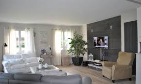 Pour délimiter le salon de la salle à manger, misez sur un canapé d'angle. Idees Deco Salon Salle A Manger Gwenmosblog