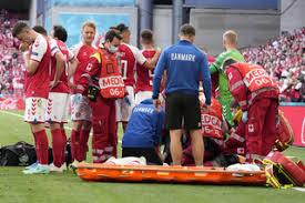 Jogador da seleção da dinamarca desmaiou durante partida da eurocopa 2020 contra a finlândia. 1g Rjz74tla2qm