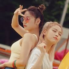 Yeji (예지) is a south korean singer and rapper under jyp entertainment. Yeji And Ryujin Foto Teman Teman Lucu
