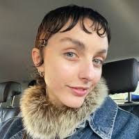 20+ "Isabelle Hunter" profiles