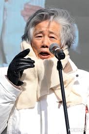 백기완(白基琓, 1932년 2월 29일(1932년 음력 1월 24일) ~ )은 대한민국의 시문학가 겸 소설가이고 시민사회운동가, 통일운동가로, 정치인이자 작가이기도 하다. A8rvg7i Qi F9m